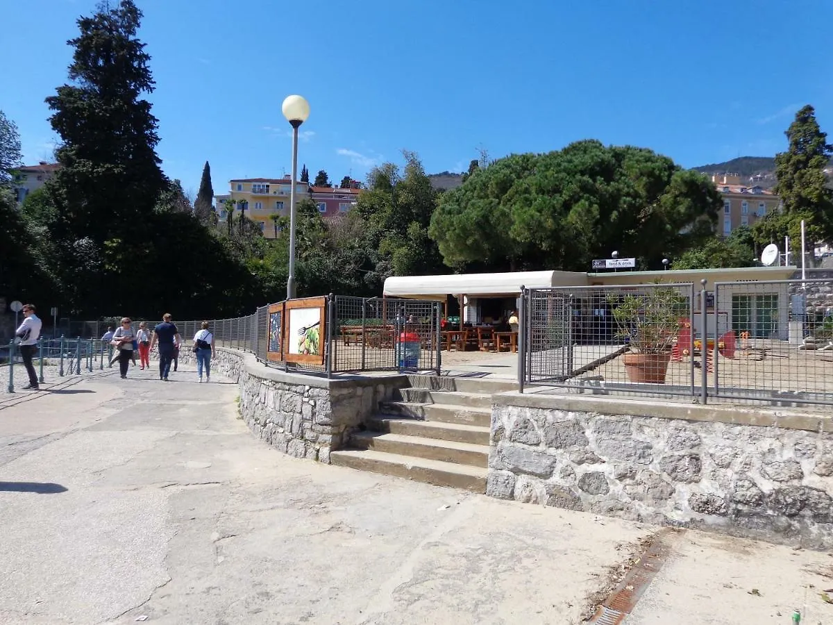 Central apartment with beautiful sea view Opatija