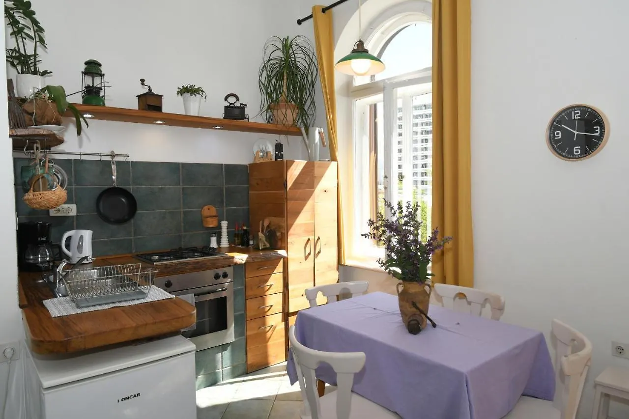 Central apartment with beautiful sea view Opatija Croatie